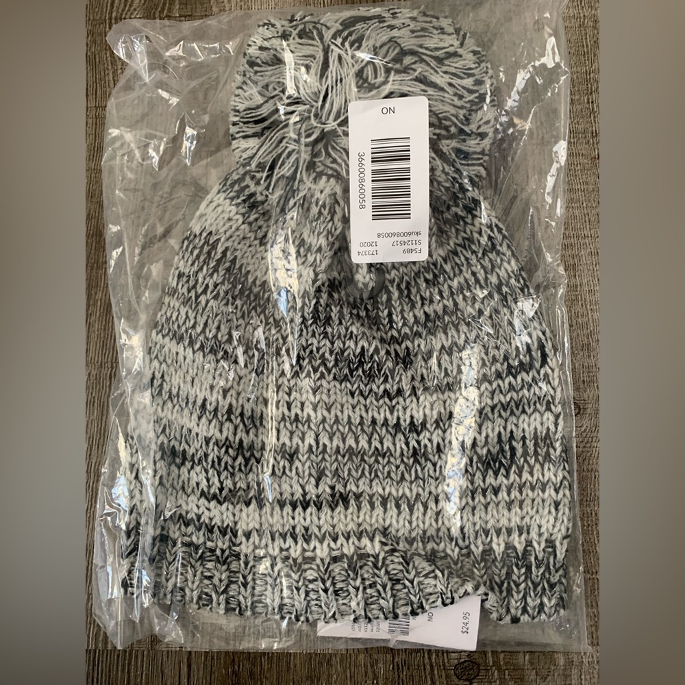 American Eagle Grey Marbled Winter Beanie Pom Pom Hat!